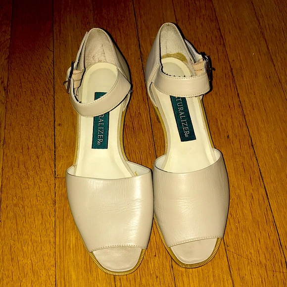 Naturalizer Sandals 1 inch heel size 7M - Picture 2 of 4